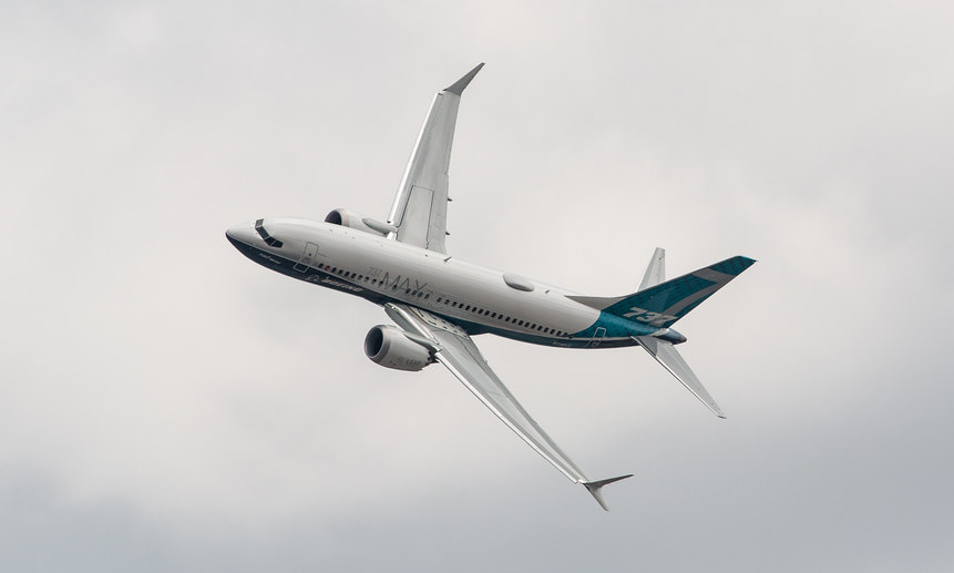 Модель стала рекордной по числу заказов.  Но почти все произведённые самолёты около года находятся на земле. Фото Steve Lynes (CC BY 2.0)